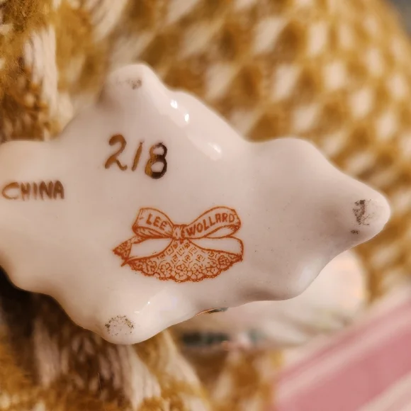 Lee Wollard Pink Cream,Gold  Floral  vase Jewelry, Make-up Brush Holder vintage - Picture 9 of 12